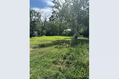 652 Flores Street, Seguin, TX 78155 - Photo 3