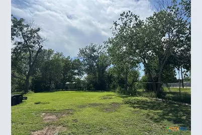 652 Flores Street, Seguin, TX 78155 - Photo 1