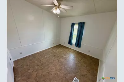 1210 N Drake Street, Edna, TX 77957 - Photo 17