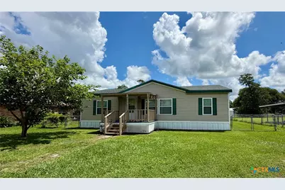 1210 N Drake Street, Edna, TX 77957 - Photo 3