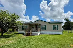 1210 N Drake St, Edna, TX 77957 - Photo 3