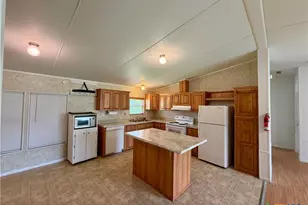 1210 N Drake St, Edna, TX 77957 - Photo 7