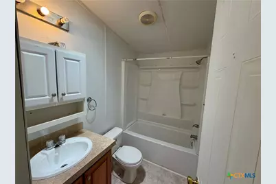 1210 N Drake Street, Edna, TX 77957 - Photo 15