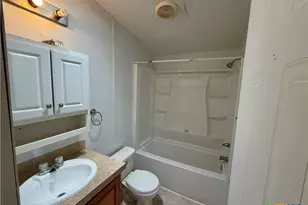 1210 N Drake St, Edna, TX 77957 - Photo 15