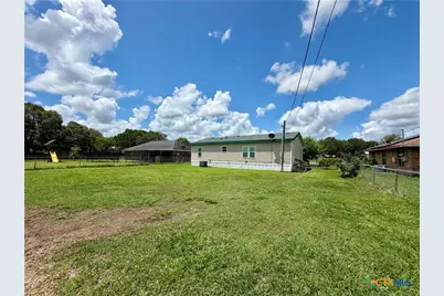 1210 N Drake Street, Edna, TX 77957 - Photo 19