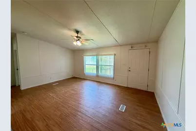 1210 N Drake Street, Edna, TX 77957 - Photo 5