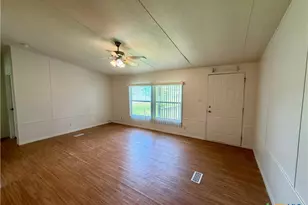 1210 N Drake St, Edna, TX 77957 - Photo 5