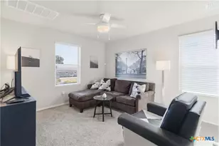 604 Saxon St, Seguin, TX 78155 - Photo 5