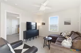 604 Saxon St, Seguin, TX 78155 - Photo 7