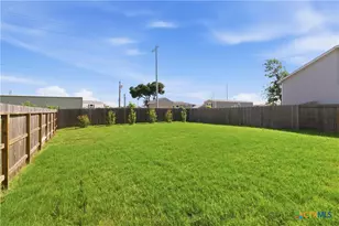 604 Saxon St, Seguin, TX 78155 - Photo 25