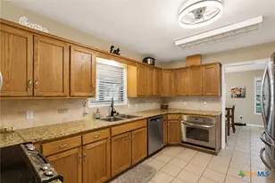 610 Basswood St, Victoria, TX 77904 - Photo 13