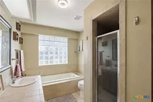 610 Basswood St, Victoria, TX 77904 - Photo 15