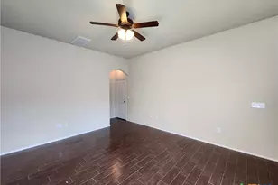 622 Creekside Cir, New Braunfels, TX 78130 - Photo 5