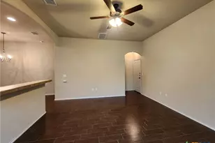 622 Creekside Cir, New Braunfels, TX 78130 - Photo 3