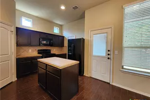622 Creekside Cir, New Braunfels, TX 78130 - Photo 9