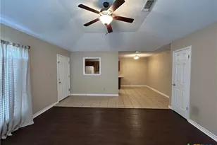 1642 W County Line Rd, New Braunfels, TX 78130 - Photo 7