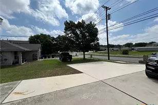 1642 W County Line Rd, New Braunfels, TX 78130 - Photo 3