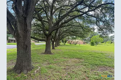 404 Blyth Road, Victoria, TX 77904 - Photo 7