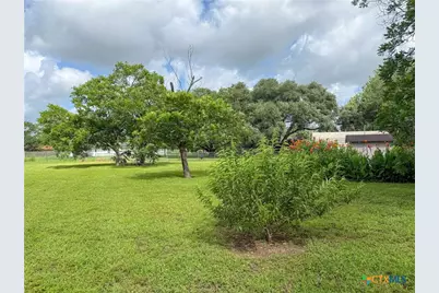 404 Blyth Road, Victoria, TX 77904 - Photo 3