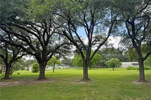 404 Blyth Rd, Victoria, TX 77904 - Photo 1
