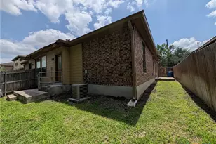 298 Rosalie Dr, New Braunfels, TX 78130 - Photo 3