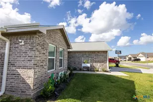 202 Quarry Ln, Cuero, TX 77954 - Photo 9