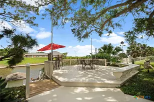 117 E Harbor Dr, Port Lavaca, TX 77979 - Photo 9