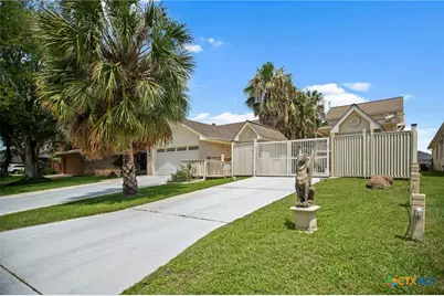 117 E Harbor Drive, Port Lavaca, TX 77979 - Photo 1