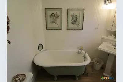246 E Lincoln Street, New Braunfels, TX 78130 - Photo 35