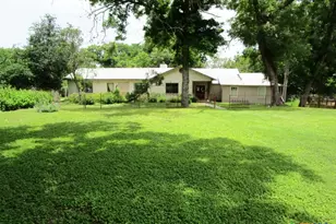 246 E Lincoln St, New Braunfels, TX 78130 - Photo 1