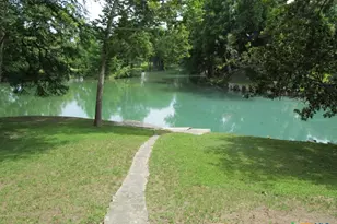 246 E Lincoln St, New Braunfels, TX 78130 - Photo 5