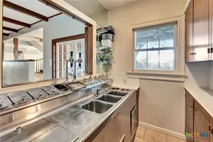 1014 N Hunt St, Cuero, TX 77954 - Photo 15