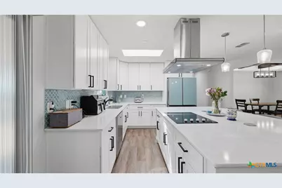 6715 E Queens Crown Street, San Antonio, TX 78233 - Photo 13