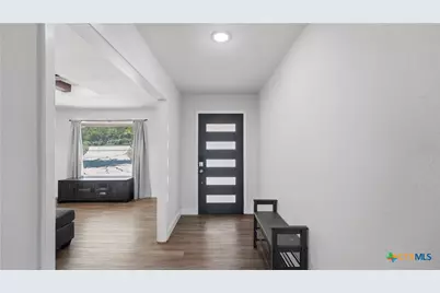 6715 E Queens Crown Street, San Antonio, TX 78233 - Photo 5