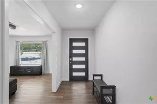 6715 E Queens Crown St, San Antonio, TX 78233 - Photo 5