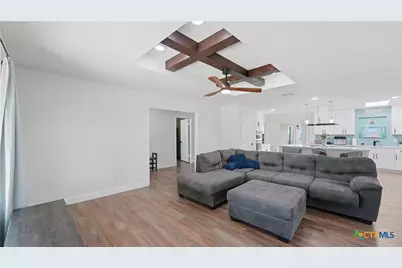 6715 E Queens Crown Street, San Antonio, TX 78233 - Photo 9