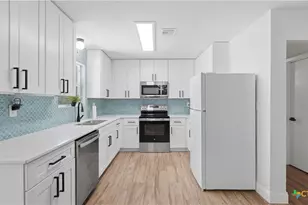 6715 Queens Crown East St, San Antonio, TX 78233 - Photo 25