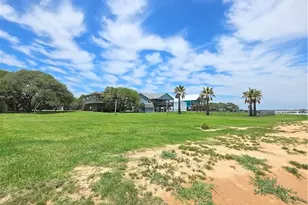2182 W Bayshore Dr, Palacios, TX 77465 - Photo 43