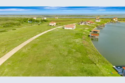184 E Burgundy Bay, Port O'Connor, TX 77982 - Photo 5