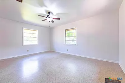 1220 N Avenue I, Shiner, TX 77984 - Photo 15