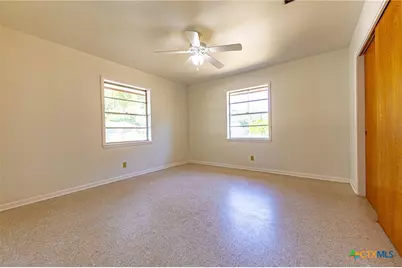 1220 N Avenue I, Shiner, TX 77984 - Photo 19
