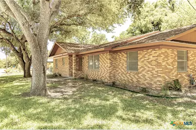 1220 N Avenue I, Shiner, TX 77984 - Photo 3