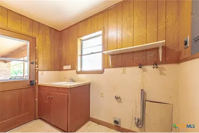 1220 N Avenue I, Shiner, TX 77984 - Photo 17