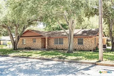 1220 N Avenue I, Shiner, TX 77984 - Photo 1
