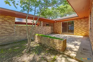 1220 N Ave I, Shiner, TX 77984 - Photo 23