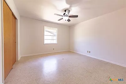 1220 N Avenue I, Shiner, TX 77984 - Photo 11