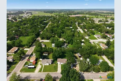 204 E 16th Street, Cameron, TX 76520 - Photo 3