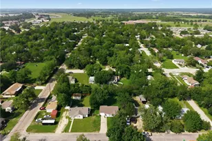 204 E 16th St, Cameron, TX 76520 - Photo 3
