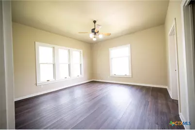 304 Turner Street, Yoakum, TX 77995 - Photo 19