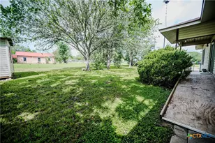 304 Turner St, Yoakum, TX 77995 - Photo 33